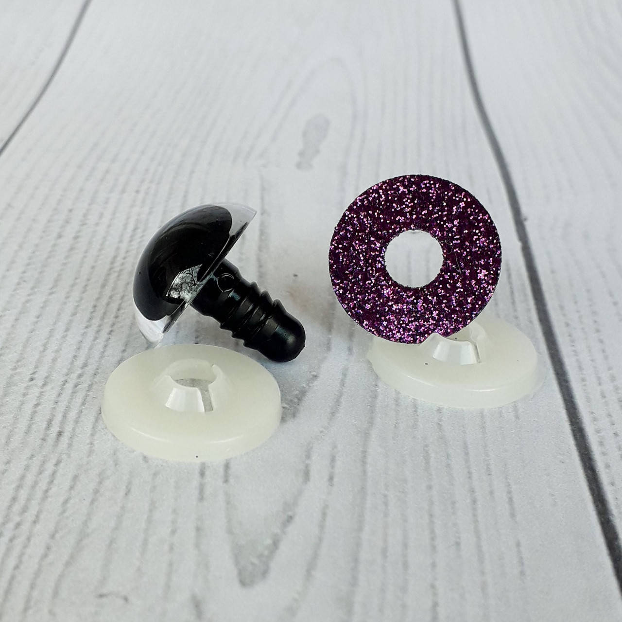 

Глазки для игрушек 20мм блестящие, фиолетовые.