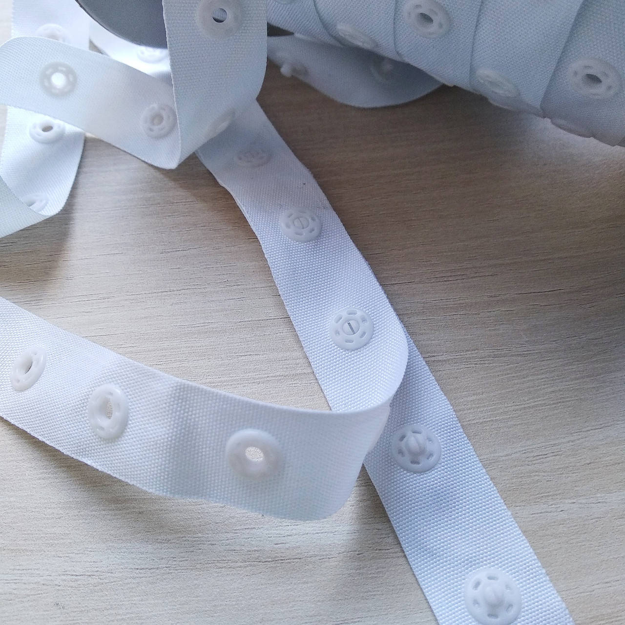 

Тесьма с кнопками, белая, Белый