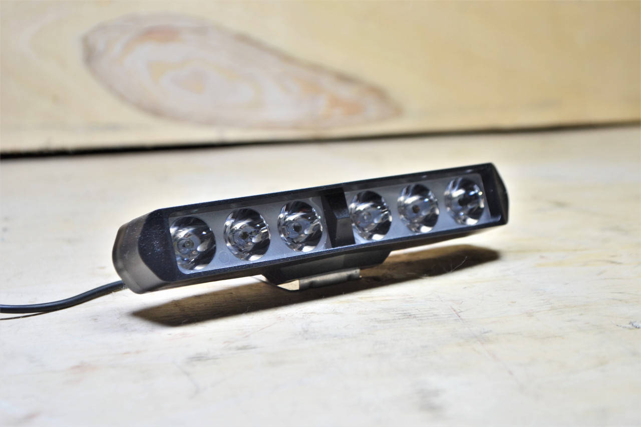 

Светодиодная LED фара 18вт 6диодов + Стробоскоп, Черный