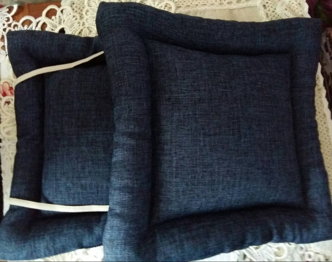 

Подушки на табуреты, лавки, стулья 32×32