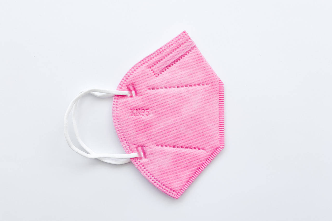 

Респиратор (полумаска фильтрующая) KN 95 FFP2 без клапана выдоха, розовый