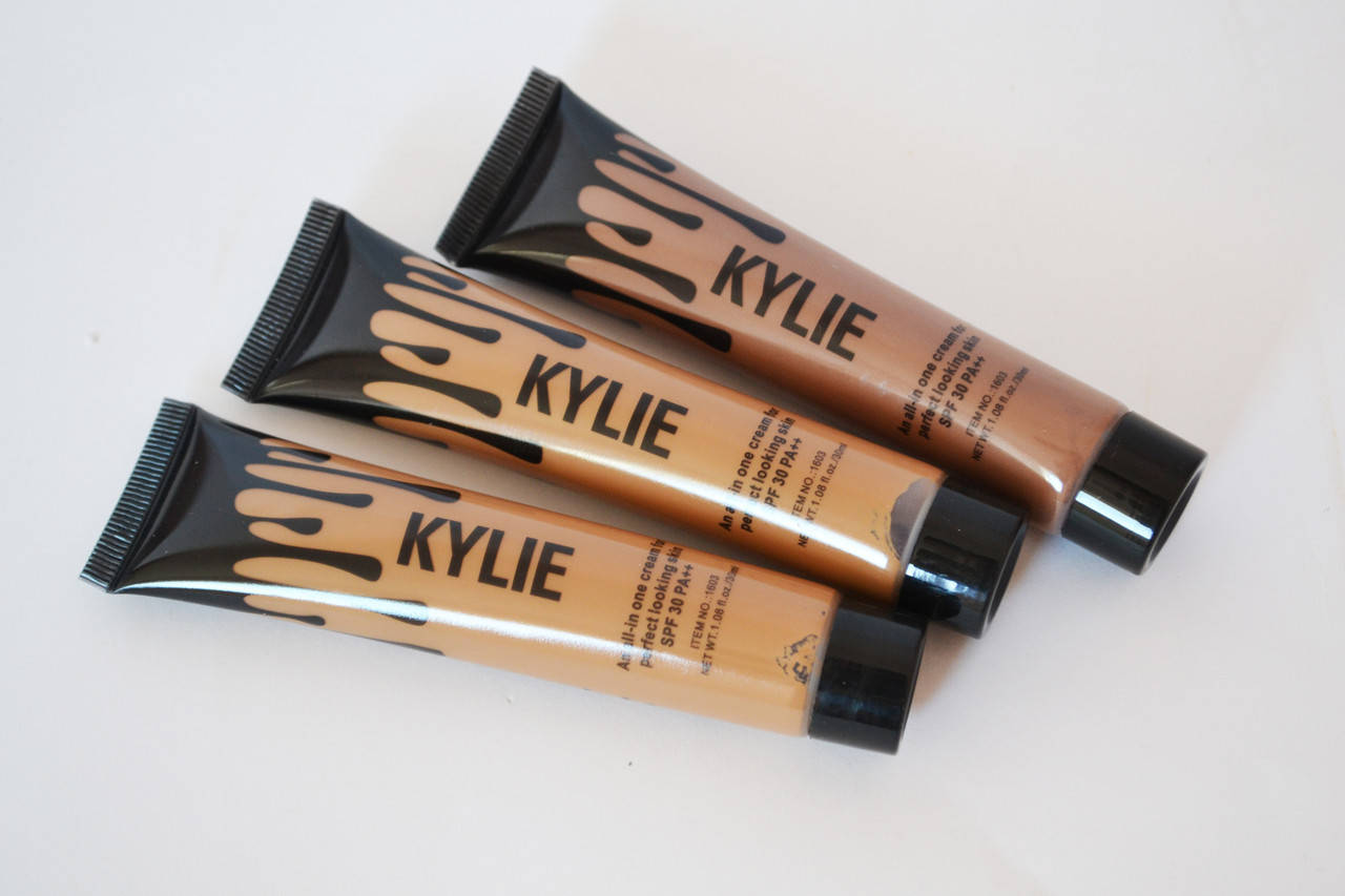 

Тональный крем Kylie An All - In One Cream For Perfect Looking Skin SPF 30 PA