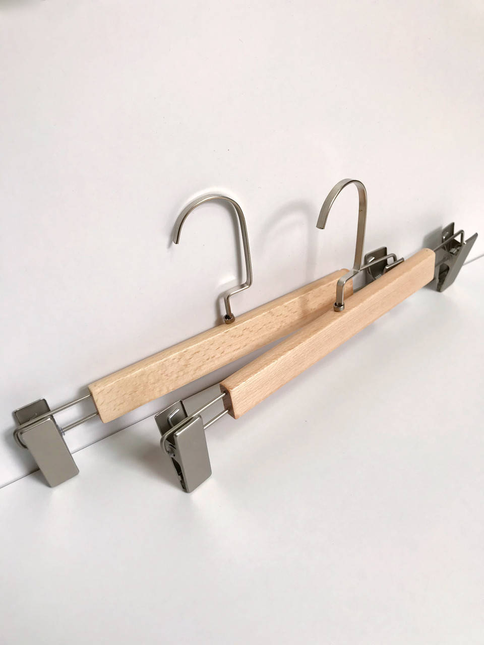 

Вешалки с прищепками со светлым деревом , 33см