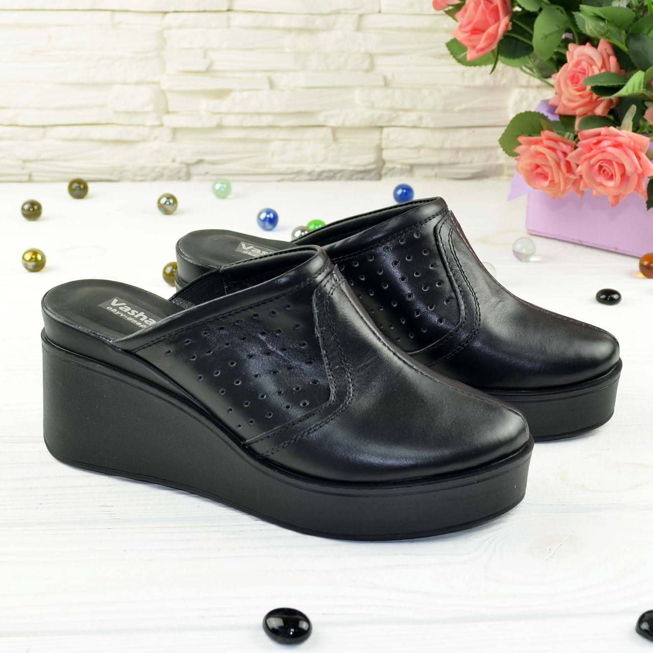 

Шлепанцы женские кожаные на платформе. Цвет черный. 36 размер