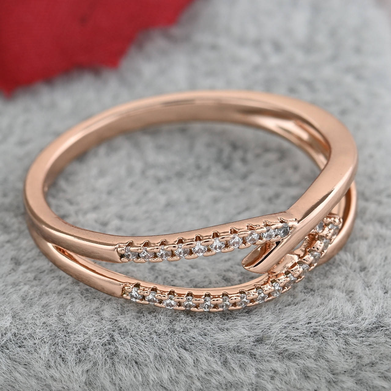 

Кольцо Xuping 31434 ширина 6 мм белые фианиты позолота РО размер 18