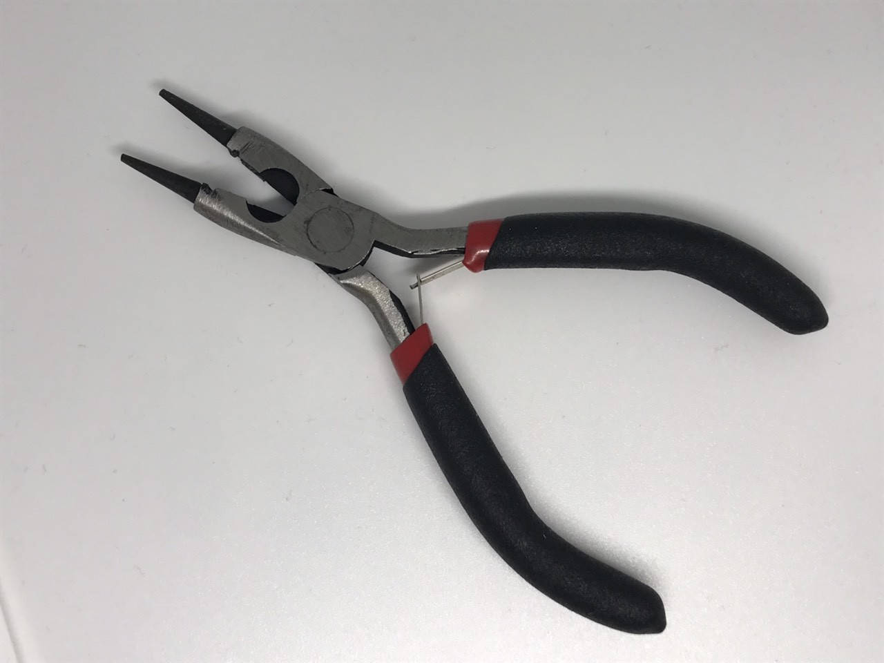 

Инструмент 3 в 1 : Плоскогубцы, круглогубцы, бокорезы