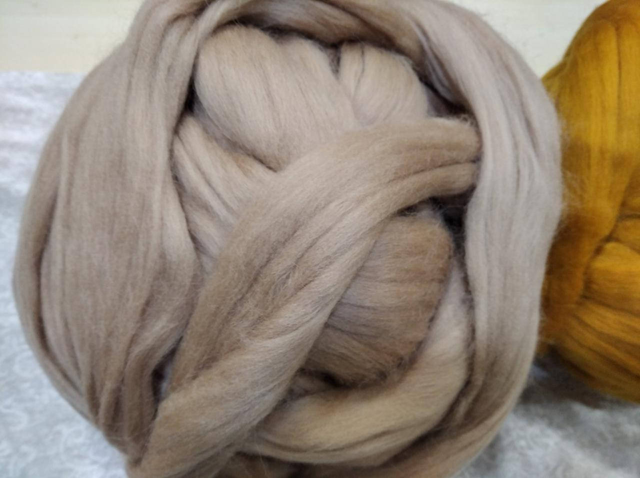 

Шерсть для валяния в ленте. Меринос, 21 микрон. Украина. Упаковка 10 грамм. № 23, Бежевый