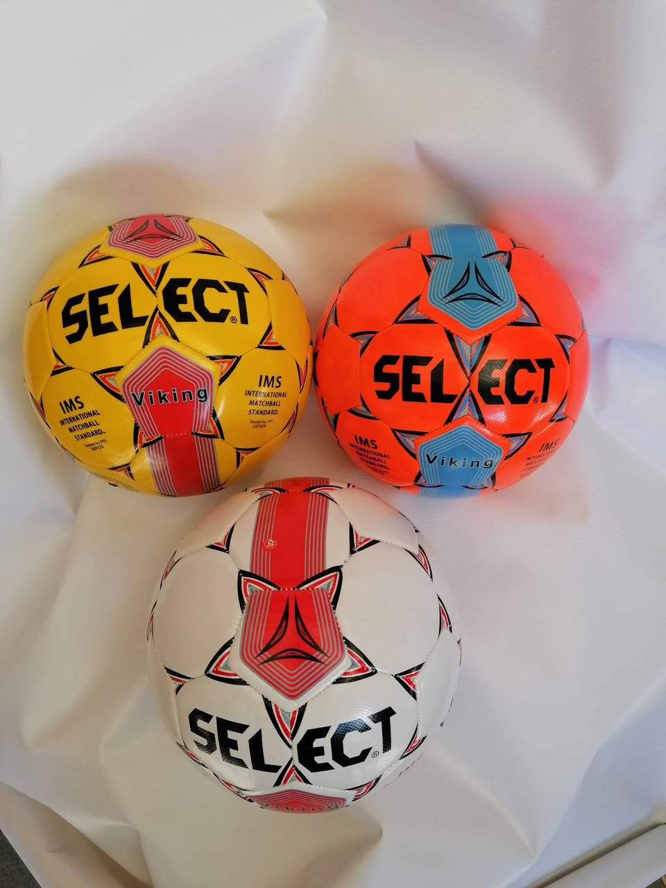 

ФУТБОЛЬНИЙ М'ЯЧ