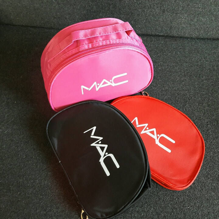 

Чемодан косметичка M.A.C