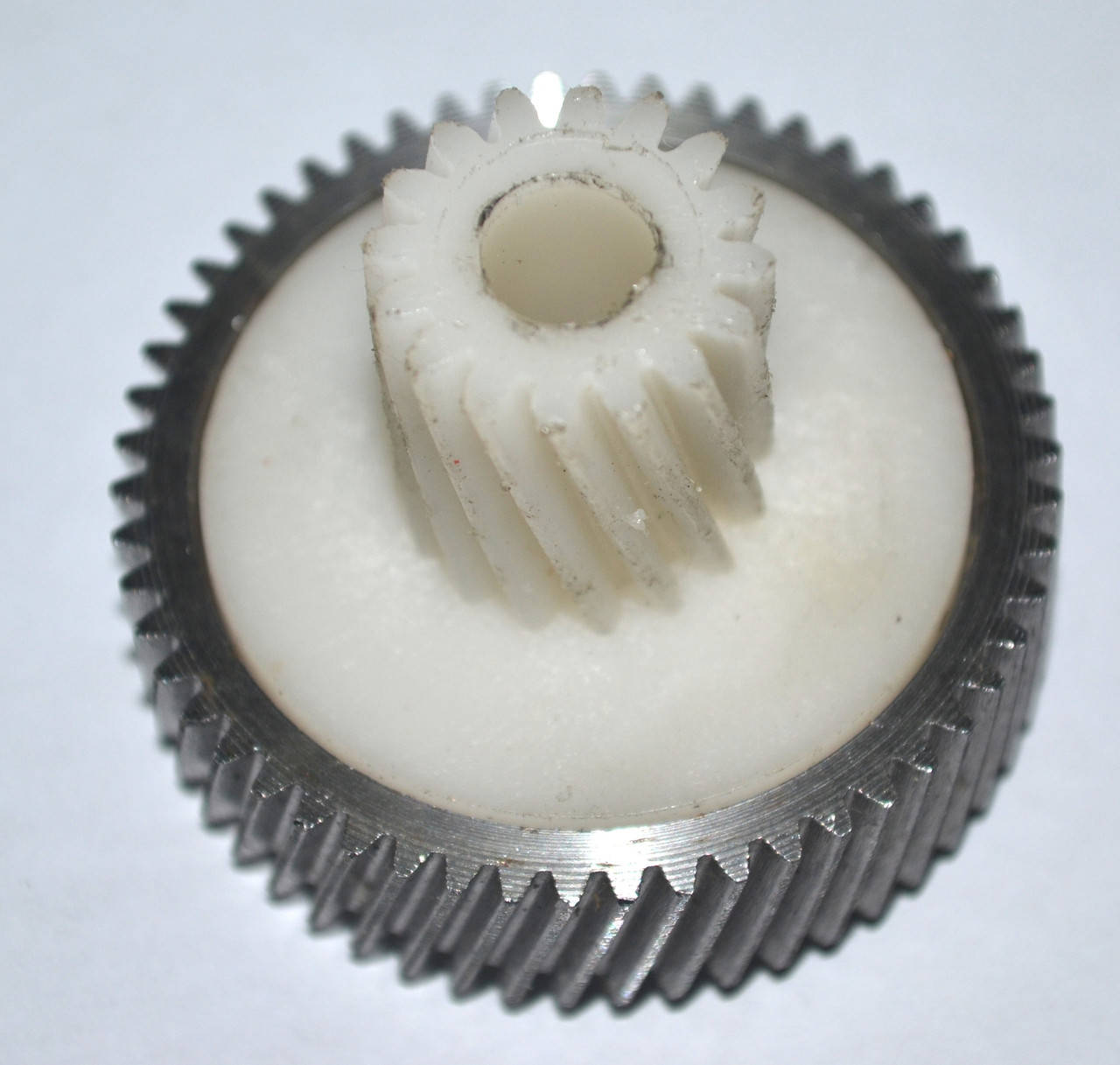 

Шестерня для мясорубки Saturn (D=46mm/18mm,Z=54/16 зубьев)