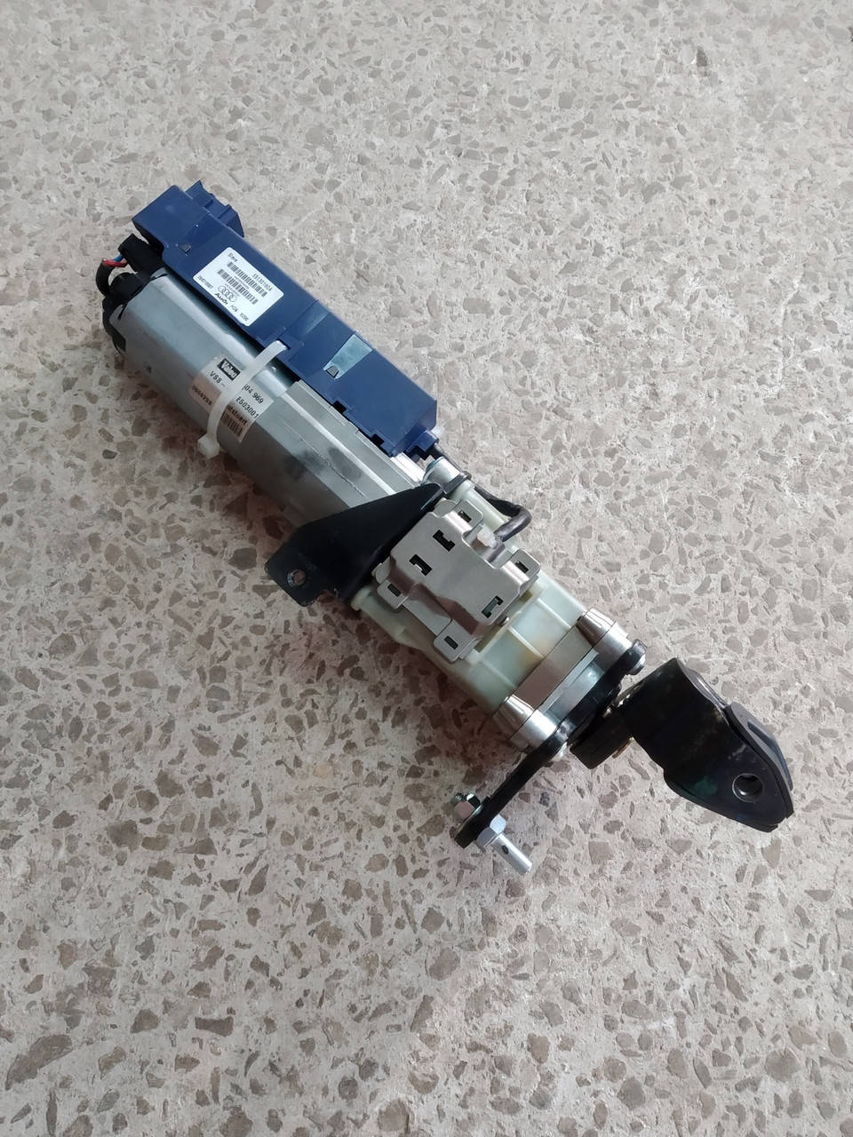 

Моторчик подъема крышки багажника Audi A6 С6 Q7 4F9827852F 4F9827852E Доводчик Привод