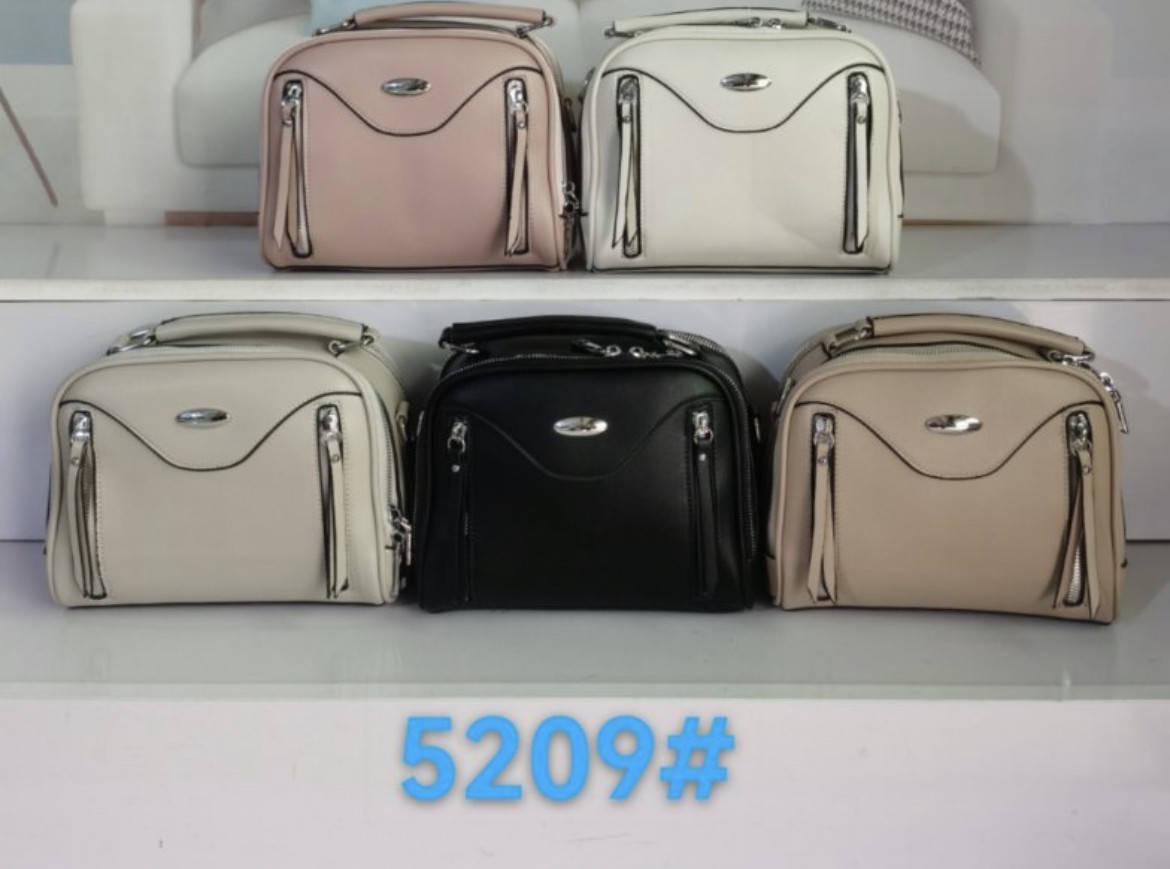 

Сумочка жіноча - штучна шкіра!