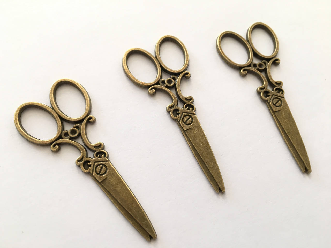 

Металлические накладки. Ножницы. Цвет "античная бронза". 60х25мм