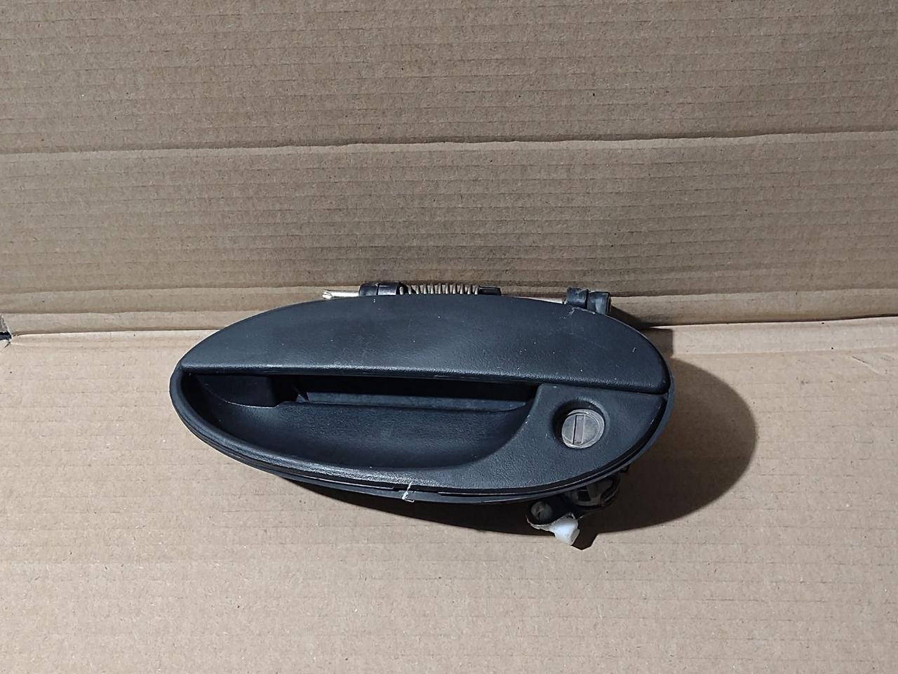 

Ручка наружная водительская,daewoo matiz,деу матиз,1999г.в.0,8.,разборка запчасти