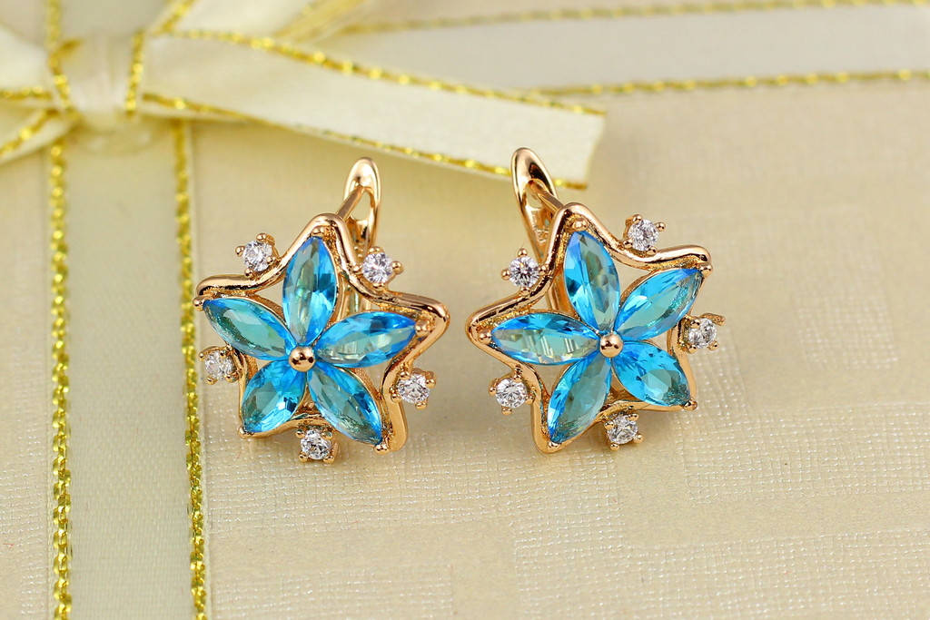 

Серьги Xuping Jewelry цветочки с голубыми камнями 1,6 см золотистые
