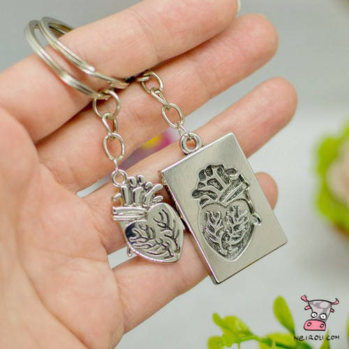 

Брелки парные для двоих "Анатомическое сердце".Silver. Цена за 1 пару, Серебристый