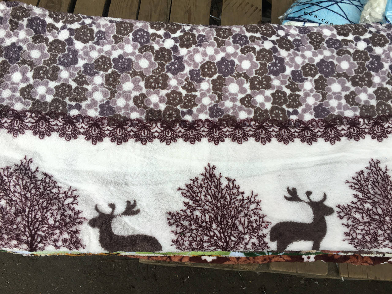 

Простынь велюр-микрофбра двухспальная 180*200 (Олени)