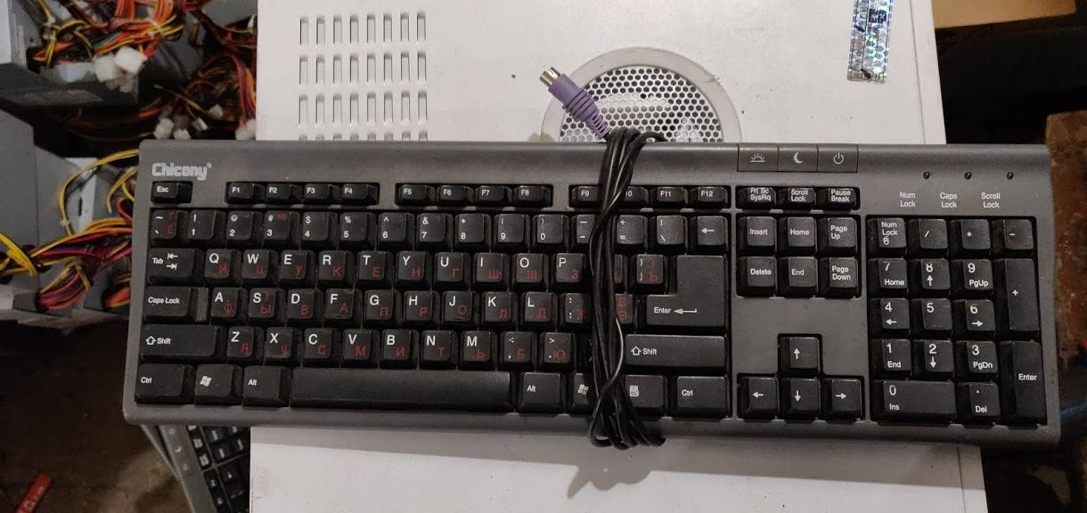 

Брендовая клавиатура Chicony KB-9810 PS/2 № 202701