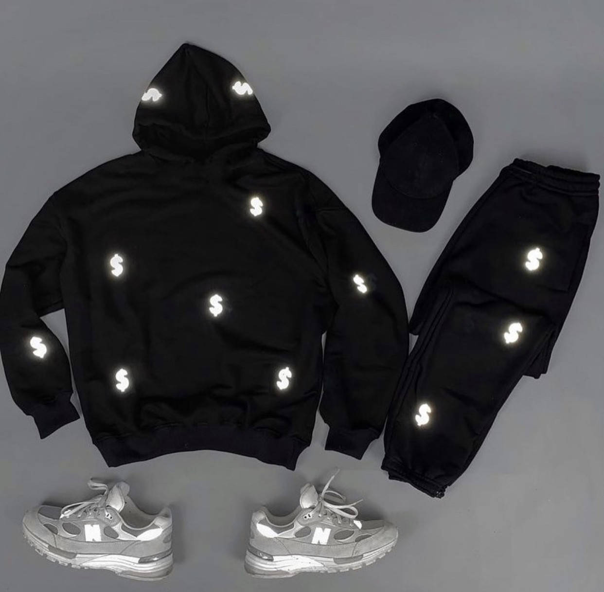 

Спортивный костюм унисекс - худи + штаны со светоотражающий принтом долларов., Черный