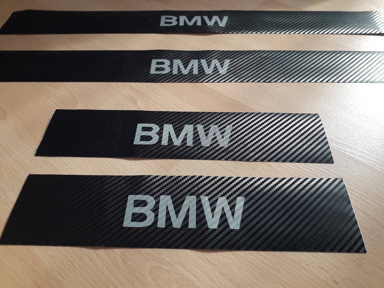 

Карбоновые наклейки на пороги BMW E46