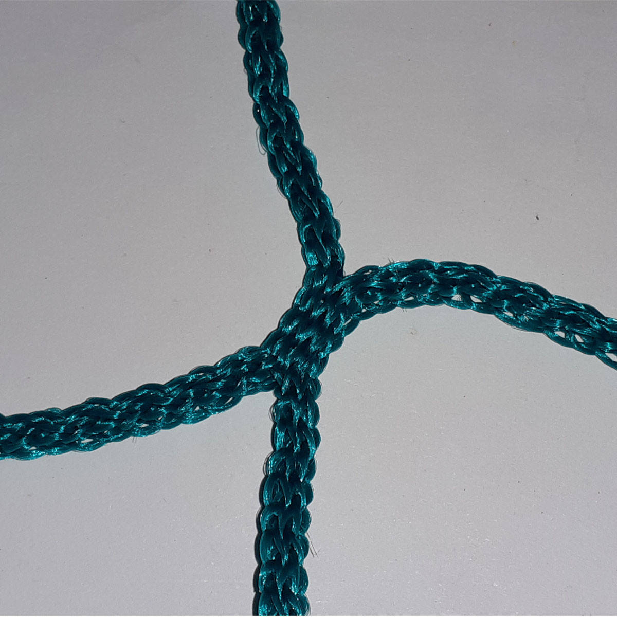 

Сетка безузловая испанская, д.3мм. ячейка 4,5см. полипропилен, спортивная оградительная защитная, зелёная