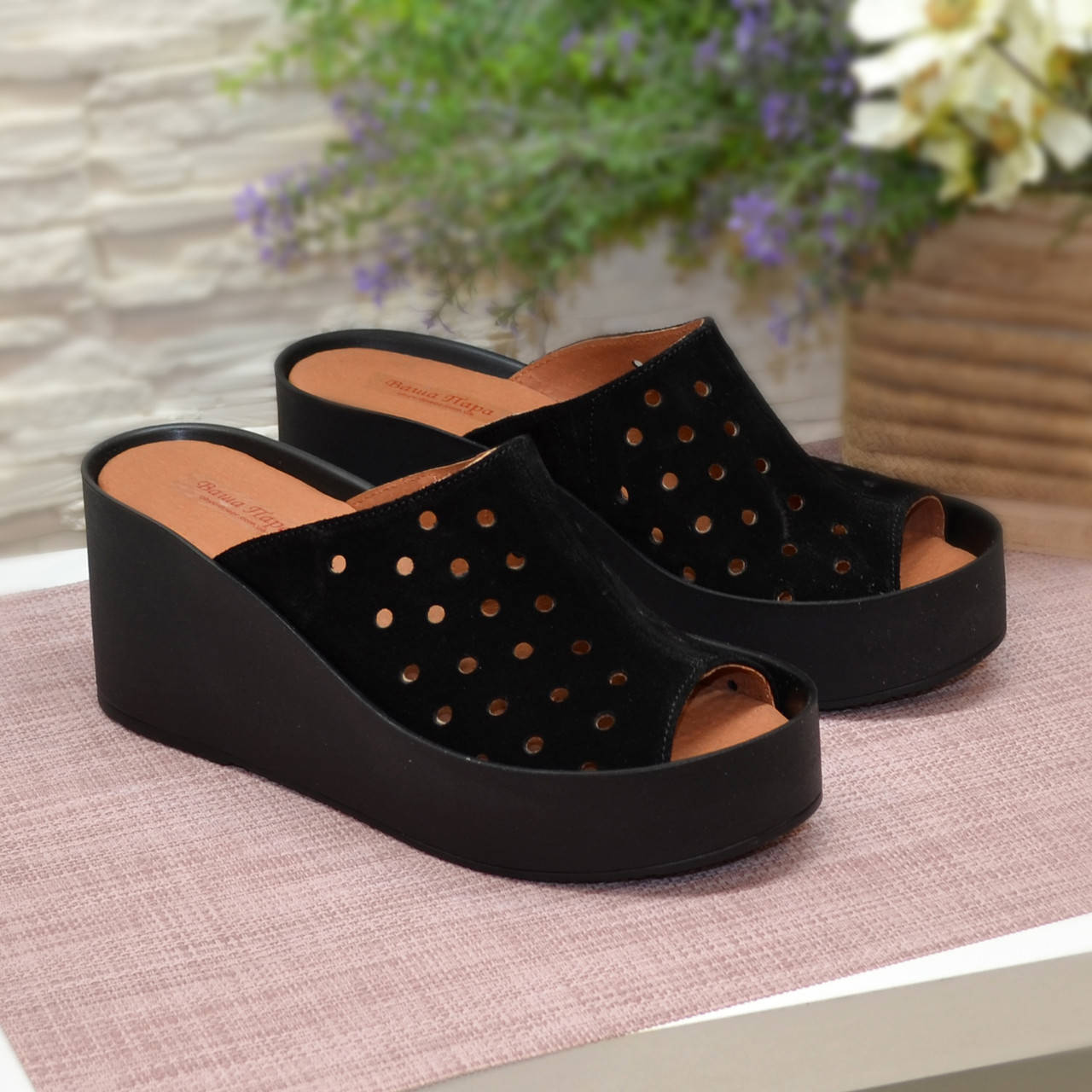 

Женские замшевые сабо на платформе, цвет черный