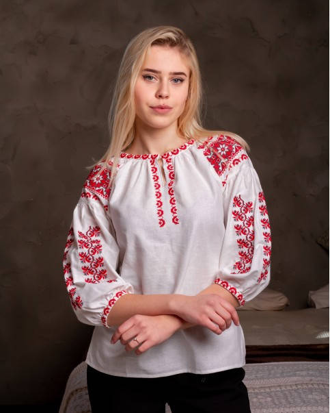 

Нарядная классическая Вышиванка женская белая с красным XXL Андриана, Белый