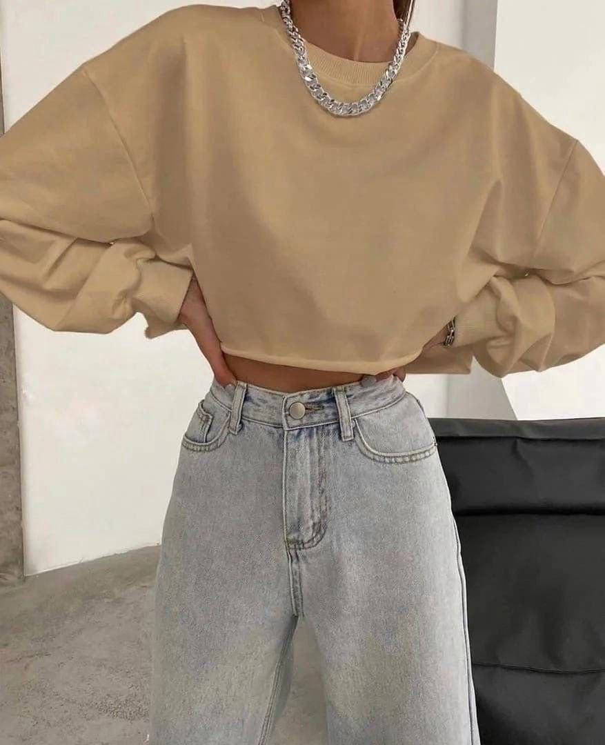 

Молодёжный укороченный женский кроп топ oversize с длинными рукавами бежевый