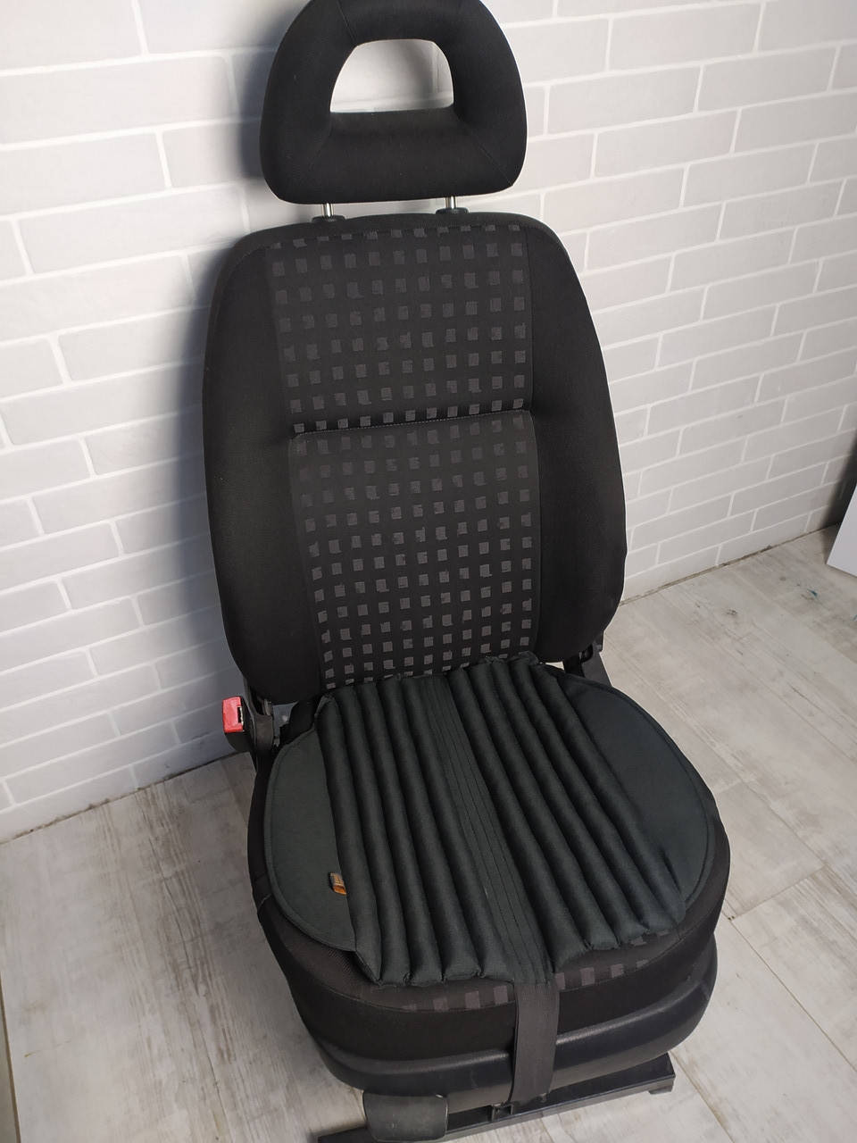 

Автомобильные подушки для сидений с эффектом овчины EKKOSEAT. Универсальные. Черные, Серые, Бежевые.