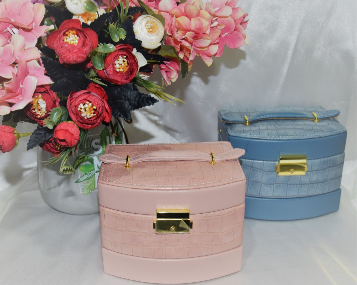 

Кейс шкатулка для украшений раздвижной с зеркалом, Разные цвета