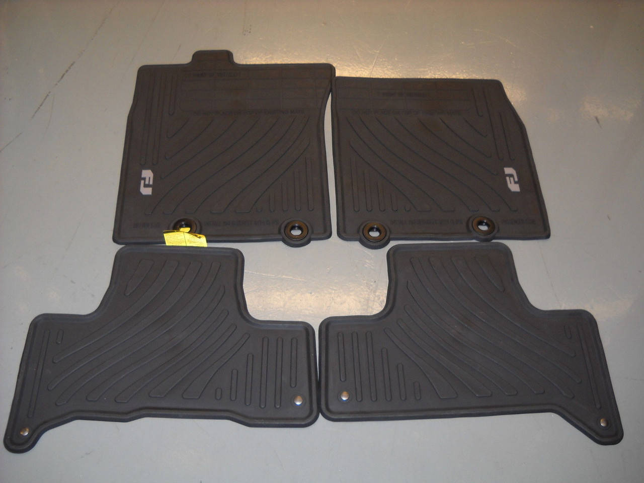 

Коврики ковры в салон резиновые Toyota FJ Cruiser 2011-2014 Новые Оригинальные