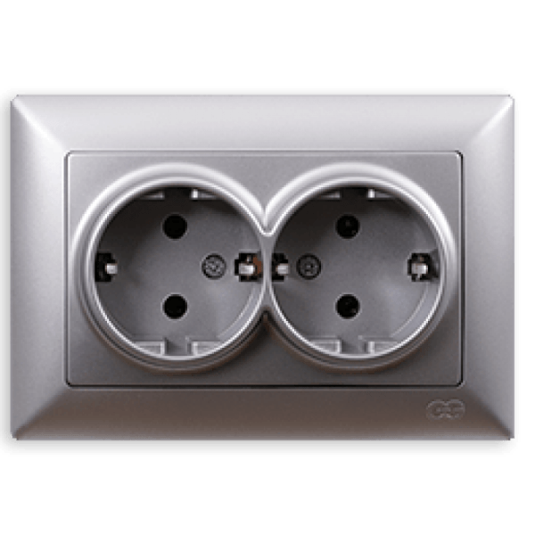 

Двойная розетка с заземлением Gunsan Visage Серебро