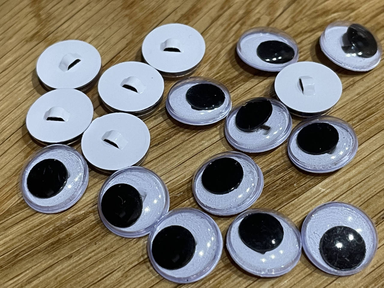 

Глазки №819 (1.2см) пришивные