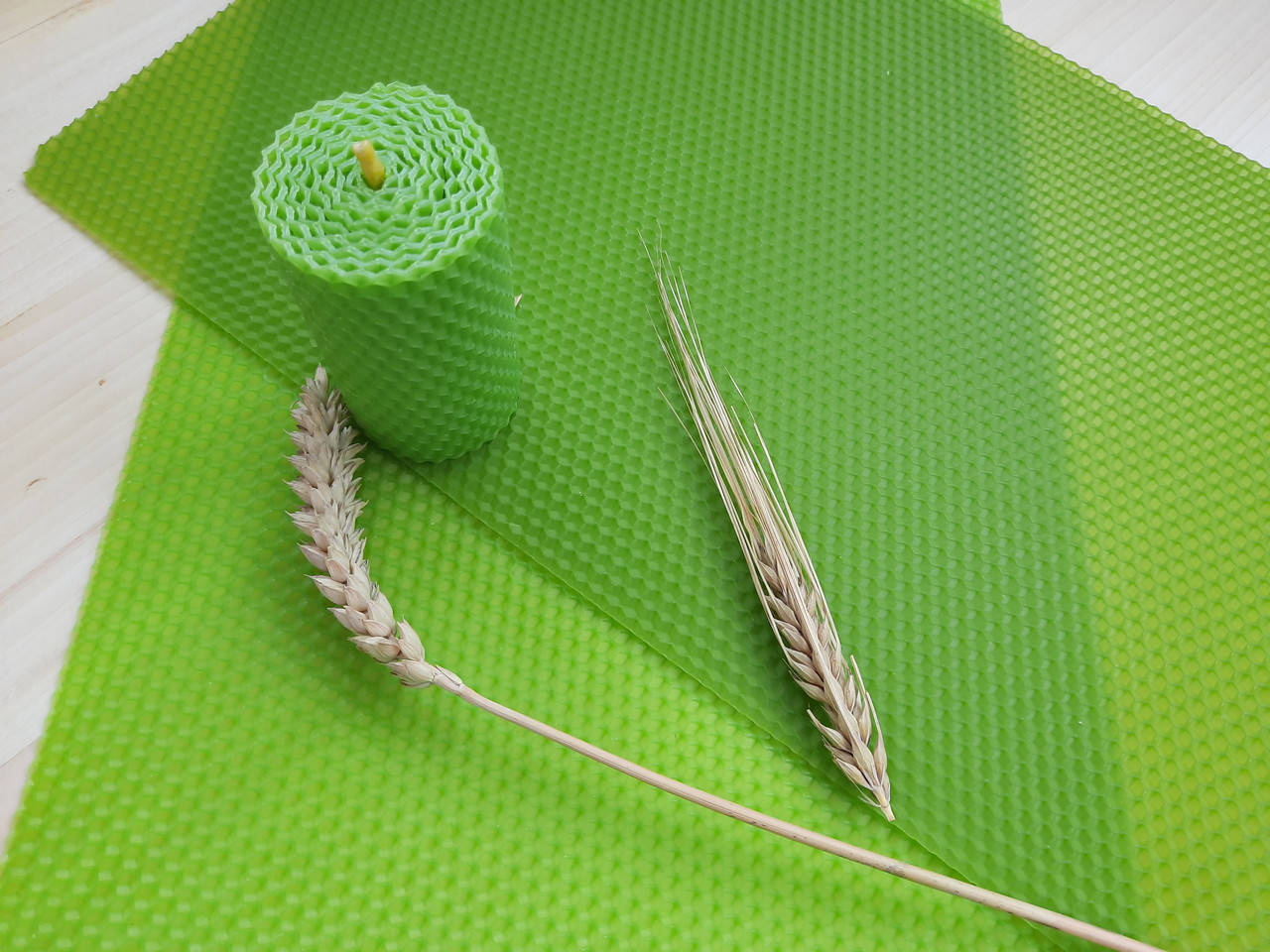 

Кольорова Вощина Зеленого кольору