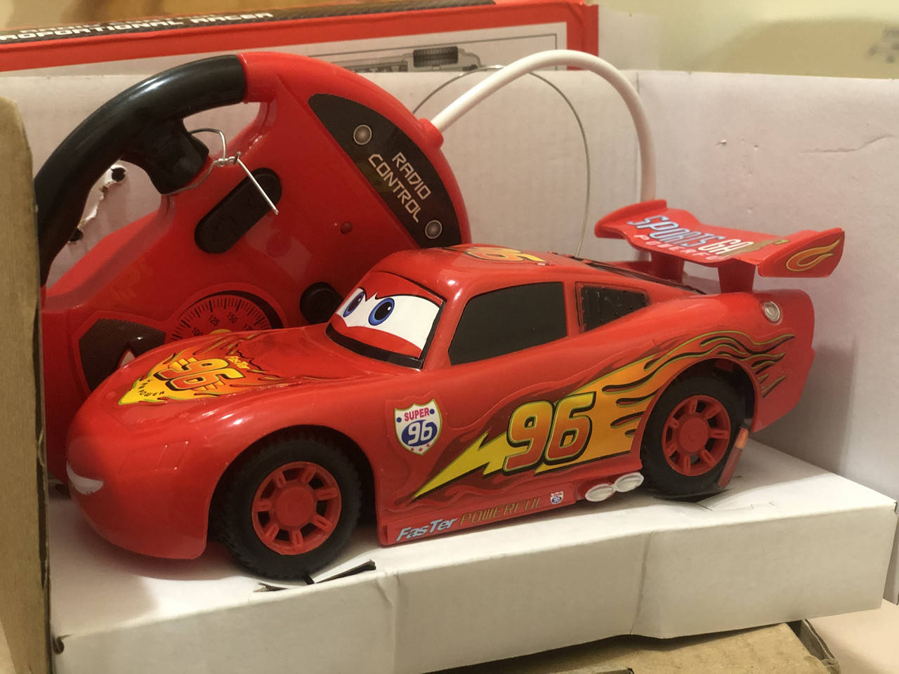 

Машина Молния Маквин "Тачки" на радиоуправлении 3699-AR8