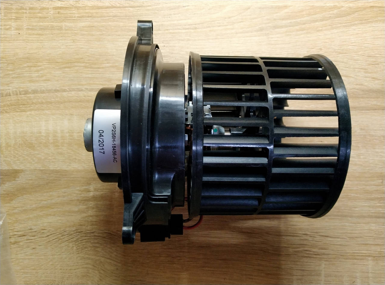 

Мотор печки POLCAR 3210NU-3 FORD FIESTA, FUSION 02->