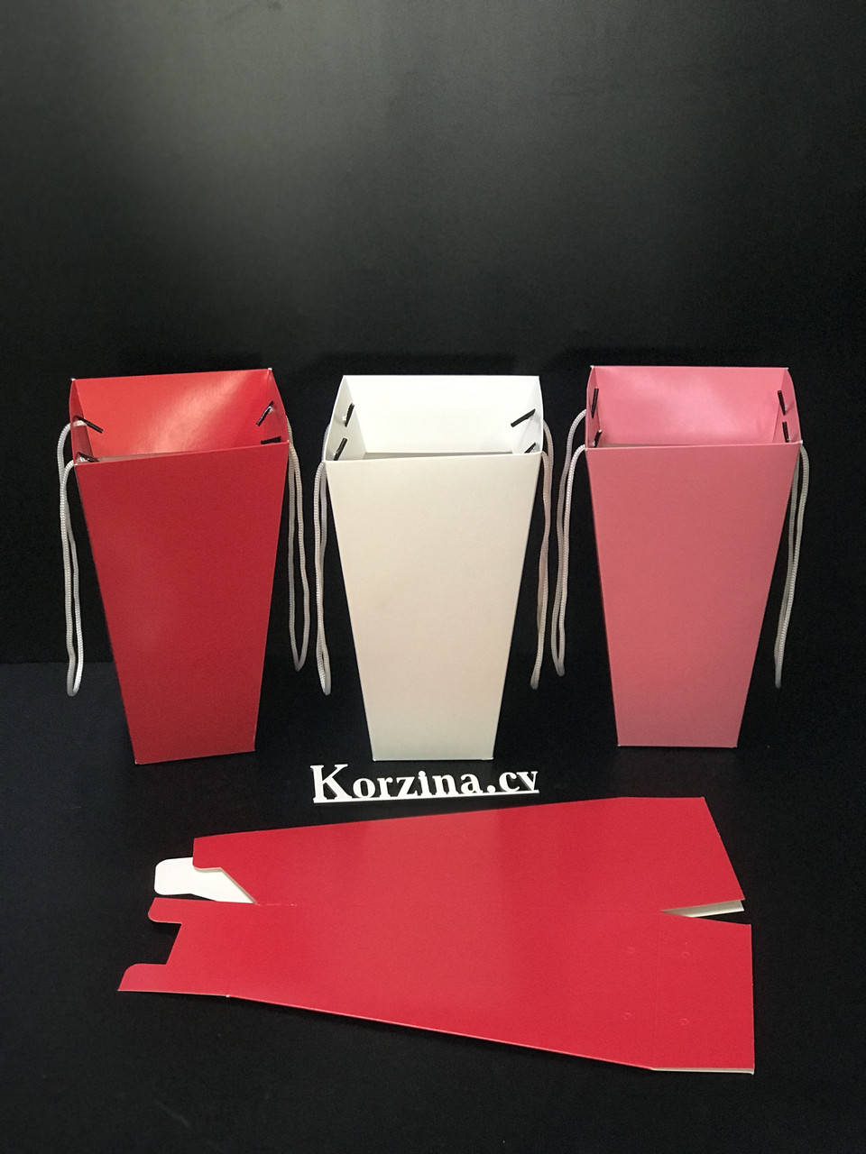 

Коробочки конусные картонные для цветов, упаковка для цветов , ручки в комплекте, Прочность картона 325 грам