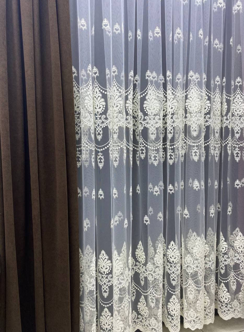 

Цена за 4 метра! Фатиновая с красивой вышивкой на основе фатина. Цвет: Молочный