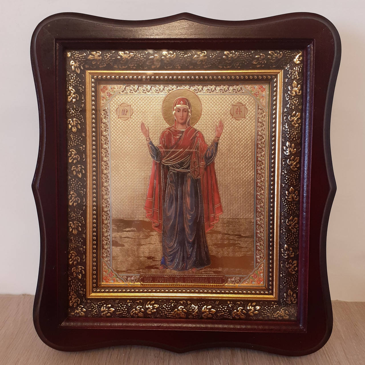 

Икона Пресвятой Богородицы Нерушимая стена, лик 15х18 см, в темном деревянном киоте