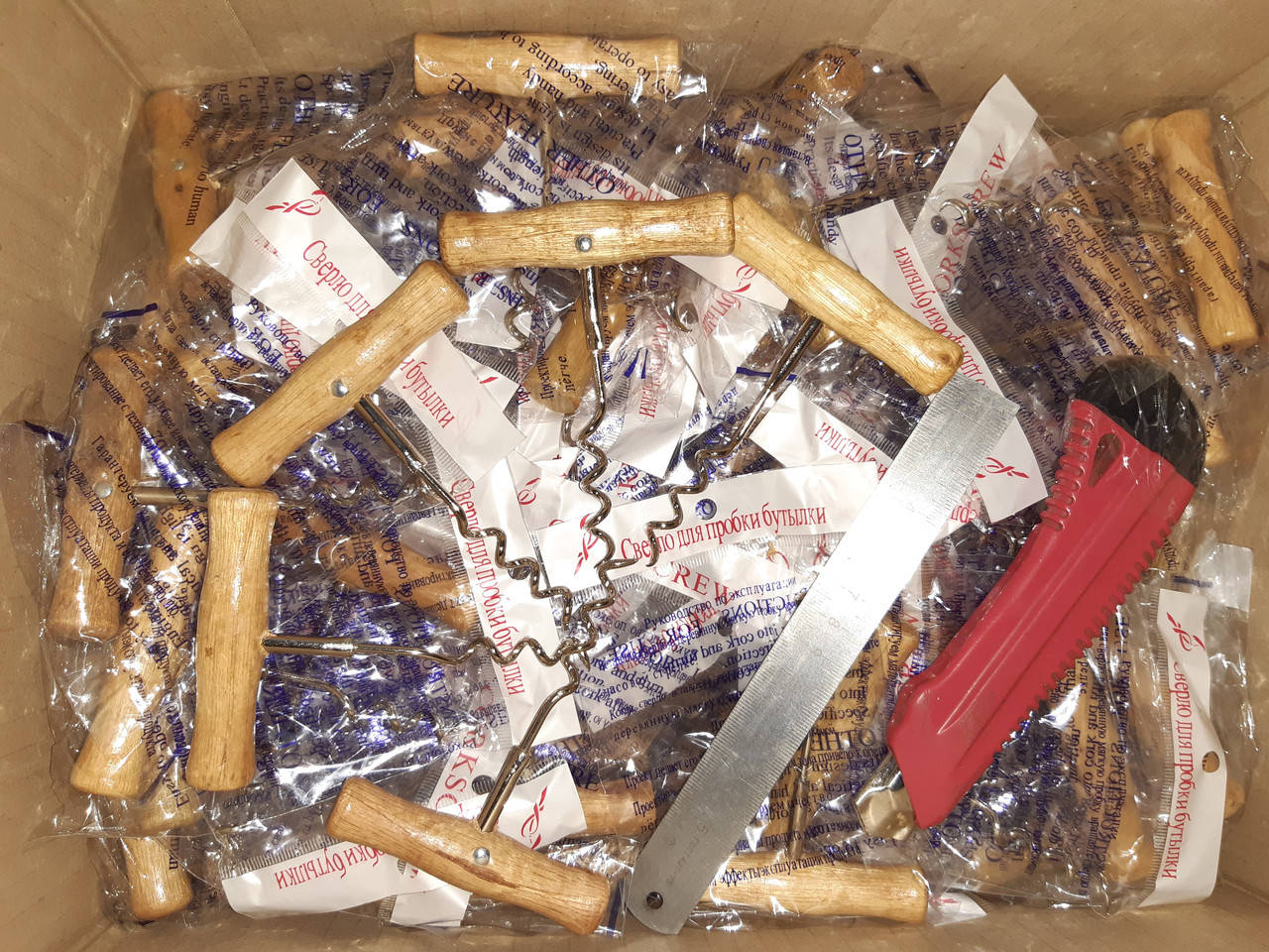 

Штопор металлический с деревянной ручкой