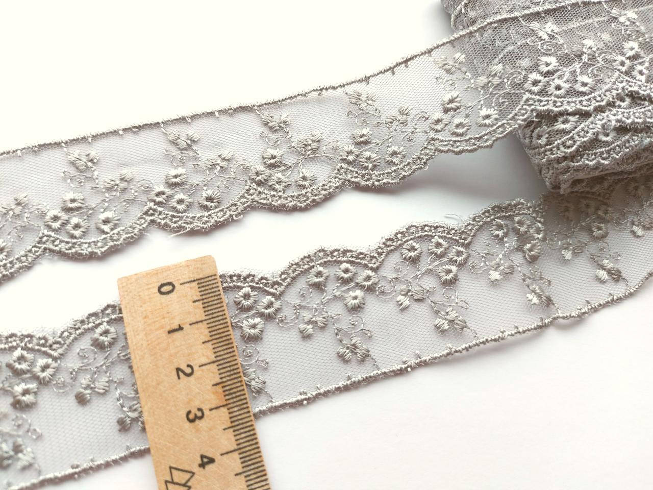 

Кружево гипюровое сетка, на сетке, серое. Мереживо на метраж на сітці 3,5 см. Світло-сіре, Серый