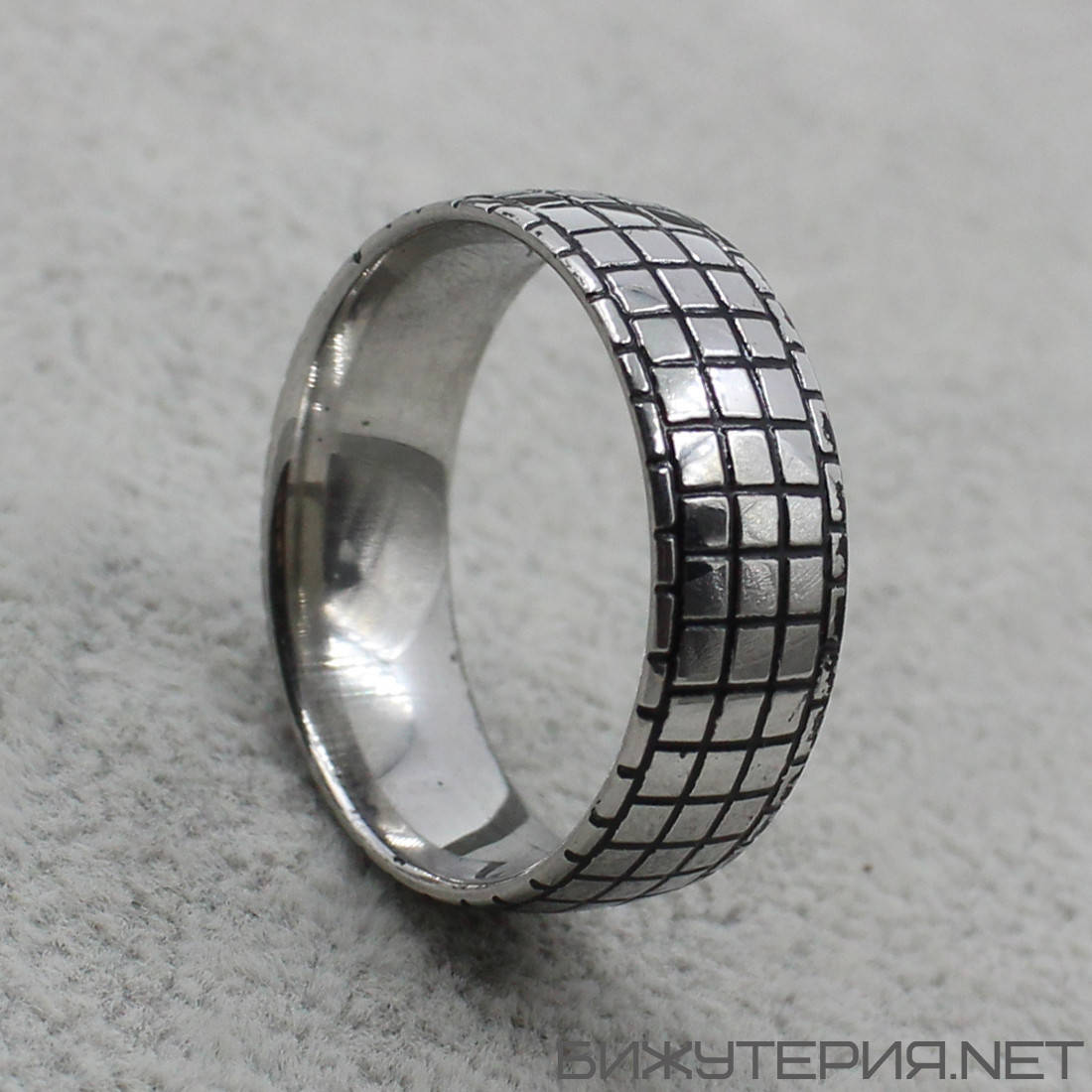 

Кольцо серебристое из ювелирной медицинской стали от Stainless Steel марка 316 L ширина 7 мм шашки