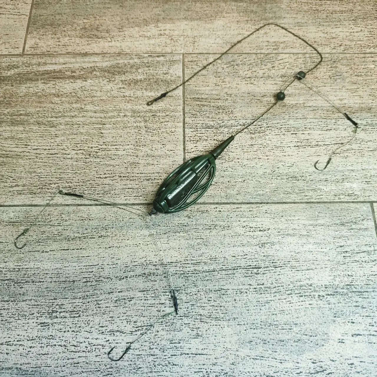 

Рыболовная кормушка , оснащённая "МЕТОД", вес 50 грамм , отводы (нержавейка)