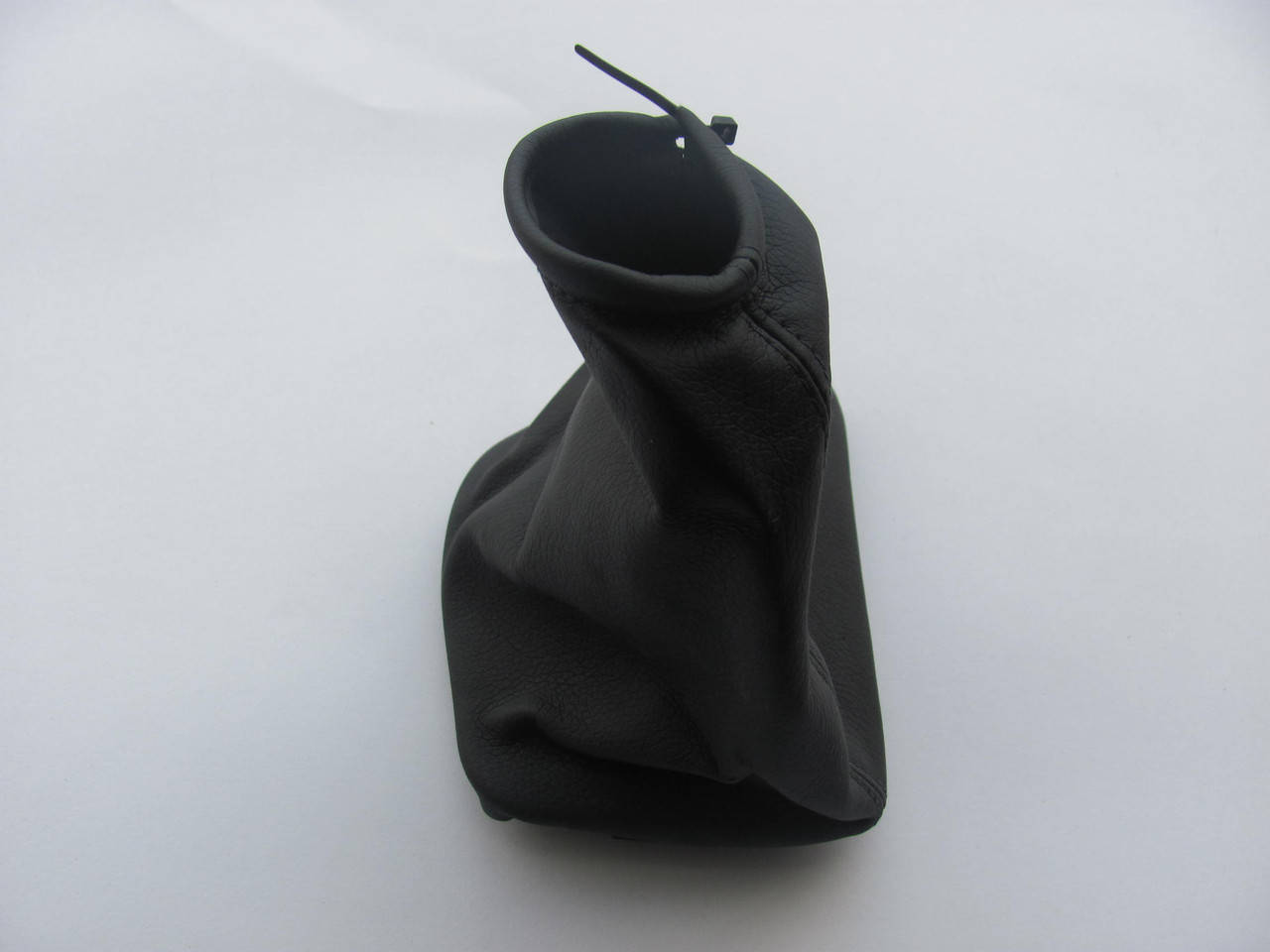 

Чехол ручки КПП MB Sprinter 906, VW Crafter 2006→ Autotechteile (Германия) — 100 2602