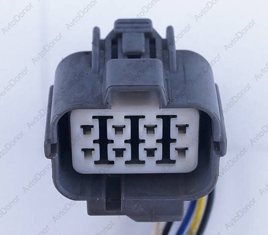 

Разъем автомобильный 8-пин/контактный. 34×34 мм. Б.У