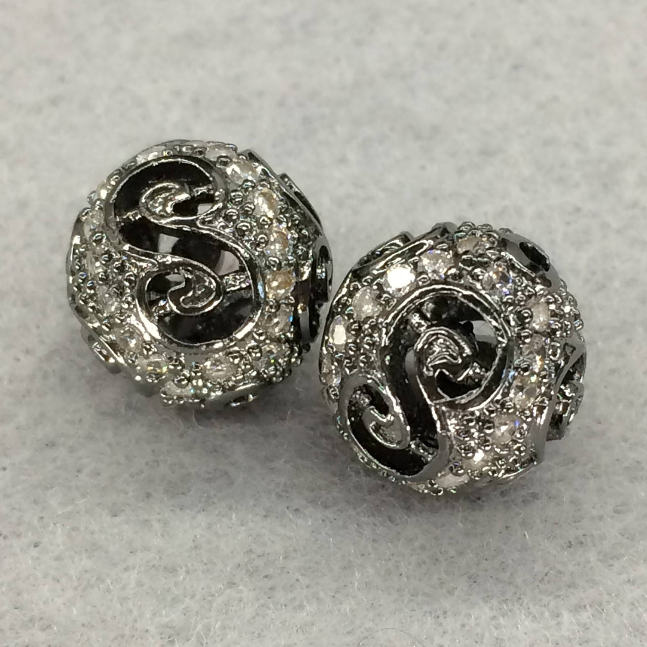 

Бусина 10,6мм отверстие ~1мм с фианитами (гипоаллергеннный сплав)