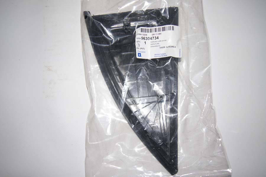 

Накладка треугольная задней двери правая наружняя LANOS,SENS GM Корея (ориг), Черный