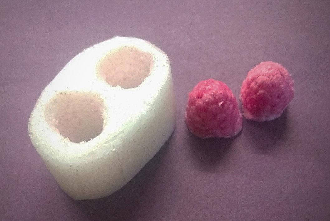 

Молд кондитерский силиконовый для мастики "Малина"