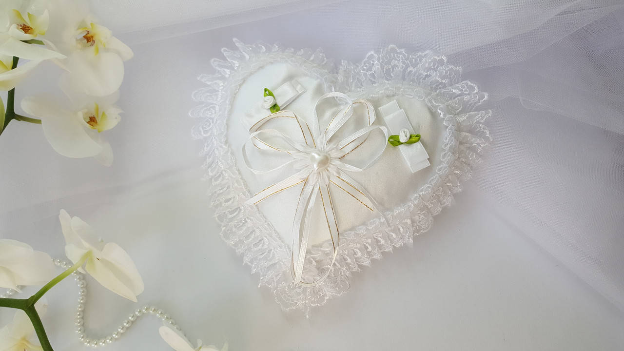 

Подушечка для колец Сердце белая