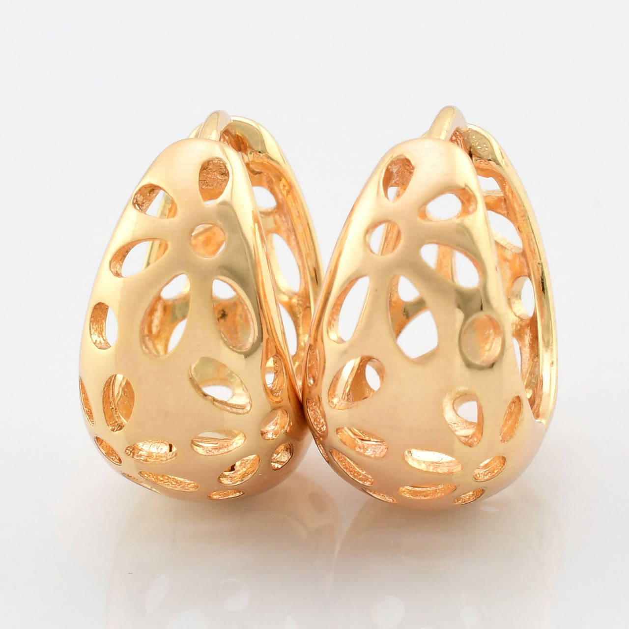 

Серьги 22395 размер 15х10 мм вес 3.7 г позолота 18К